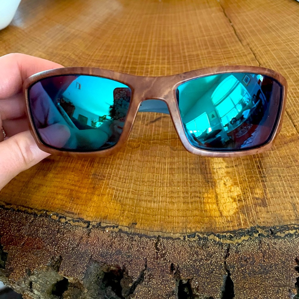 Men’s Costa Corbina Polarized Sunglasses in rare Gunstock frame